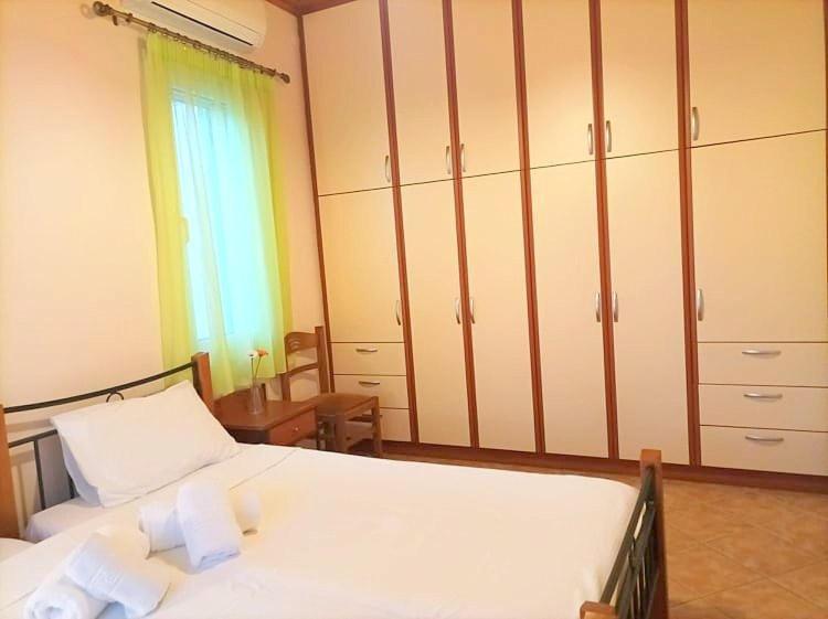Lourantos Bayside Apartments 바티 외부 사진
