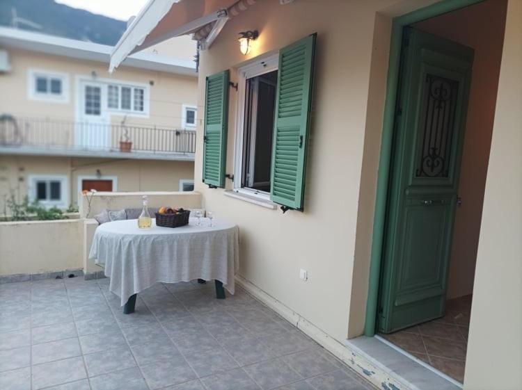 Lourantos Bayside Apartments 바티 외부 사진